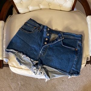 Levis 501 shorts 32 worn once (I don’t have the legs for these LOL)